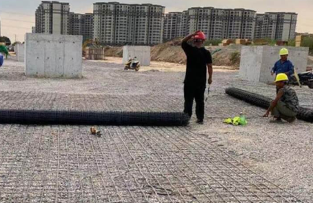 张家界土工格栅铺设前地基要怎么处理？